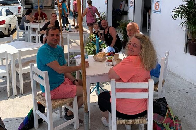 2 Hour and 30 Minutes Walking Tour in 5 De Diciembre - Why 5 de Diciembre makes a good food-tour base