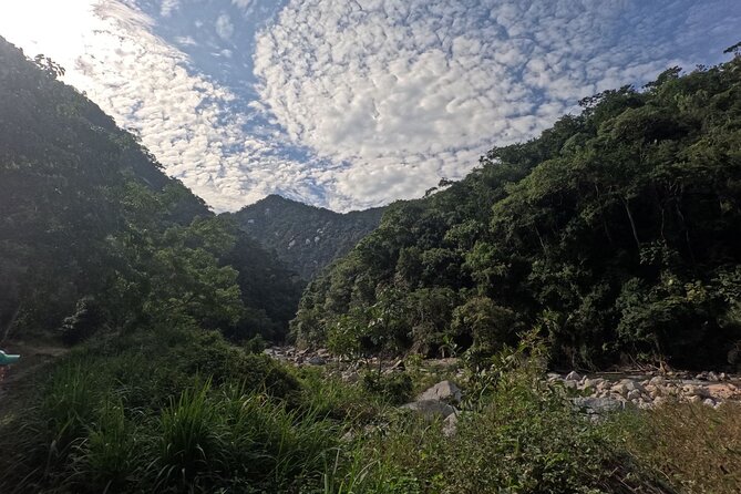 Adventure route: Hike to Cascada Escondida - Fruit, Fresh Water, and Time to Recover