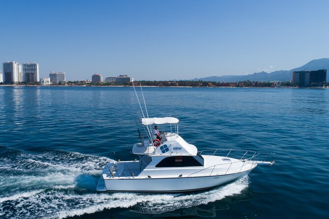 Bertram 38' Convertible Boat in Puerto & Nuevo Vallarta - Captain and crew service matter more here