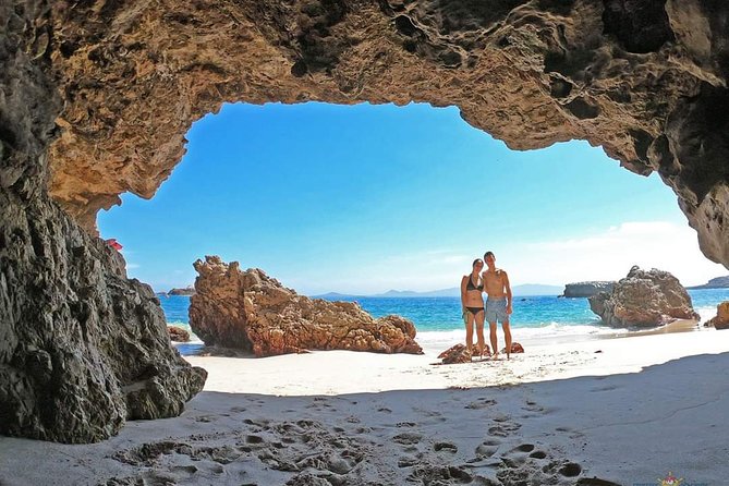Catamaran Islas Marietas - Snorkel & Open Bar - Meals onboard and the open-bar timing