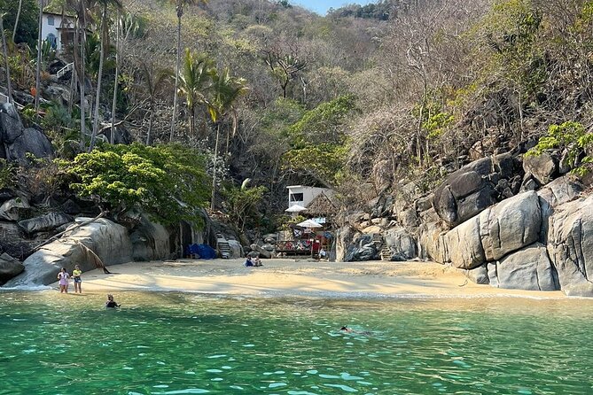 City Tour Express in Puerto Vallarta and Paradise Beaches - Los Arcos gives you the classic Puerto Vallarta picture