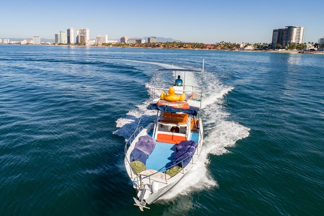Famous Pato Bobo Adventure Boat - The crew, group size, and onboard mood
