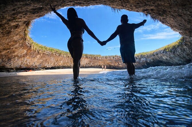 Guaranteed Hidden Beach • Private : up to 4 pers. • Punta Mita - What the private boat changes