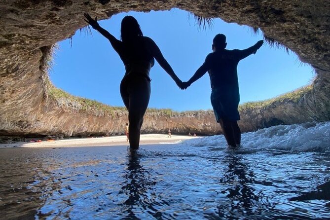 Guaranteed Hidden Beach • Small Group Tour • Punta Mita - Swimming through the tunnel to Hidden Beach