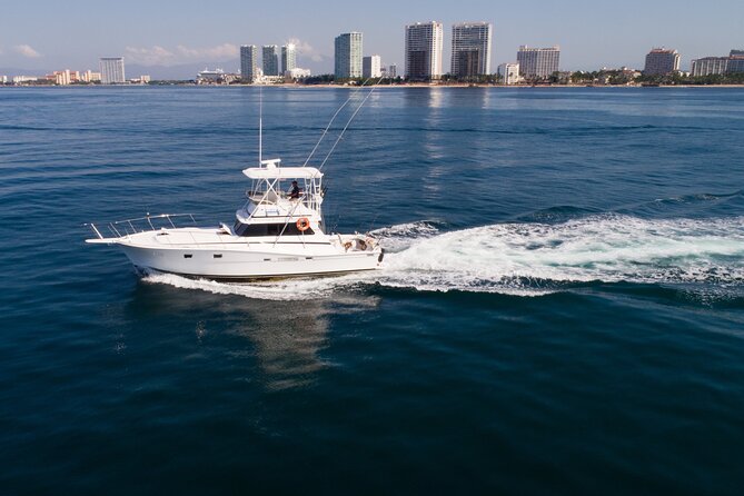 Hatteras 42-44' Classic Yachts in Puerto & Nuevo Vallarta - A private yacht on the Bay of Banderas