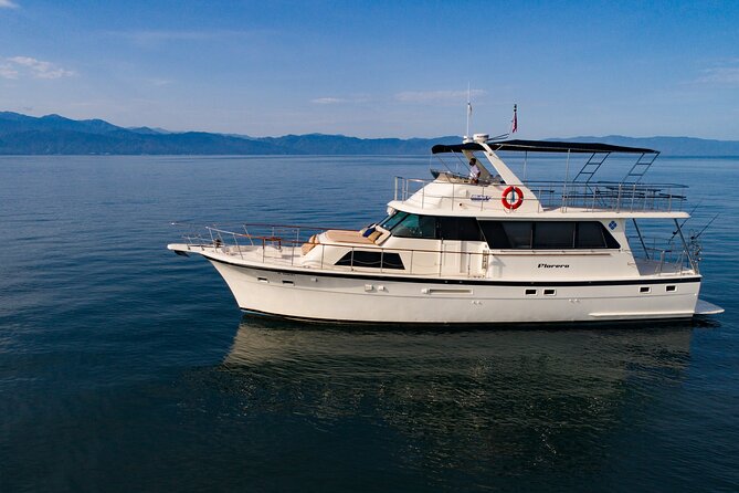 Hatteras 58-61' Luxury Yacht in Puerto Vallarta & Nuevo Nayarit - The Crew and the Service You Can Expect