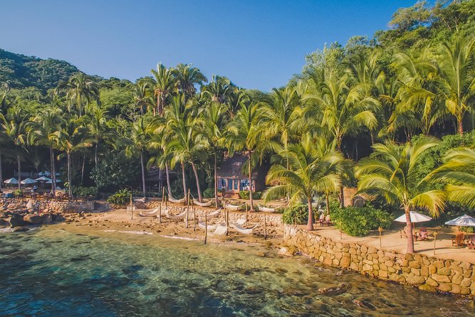 Las Caletas Beach & Adventure Park with buffet lunch and open bar - The service and entertainment