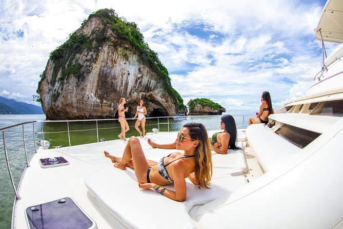 Luxury Yacht & Snorkel with All inclusive Open bar and lunch - Majahuitas Cove and its short beach stop