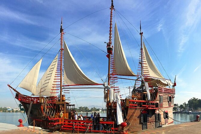 Pirate Ship by Day - A pirate show with a real beach stop