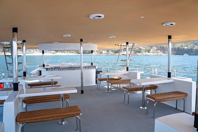 Private Yacht Charter ChicaFUN 5 Waterslides All Inclusive - Meeting points and planning details that matter