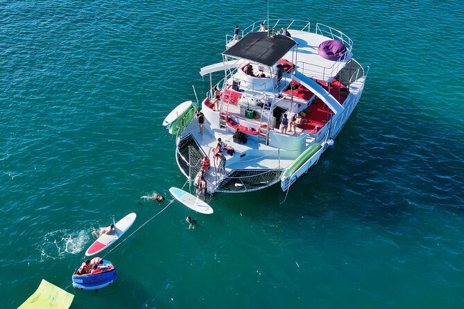 Private Yacht Charter on ChicaFun 1 Waterslides all inclusive - What the $2,490 price really gets you