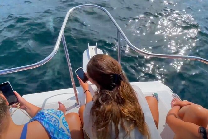 Private Yacht, Sightseeing, Snorkeling and Private beaches - Who will get the most from this yacht trip