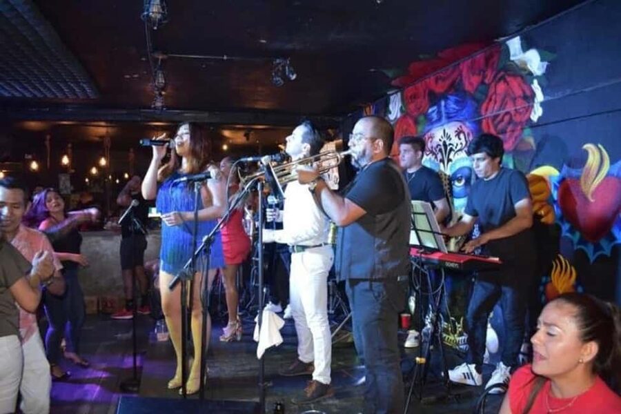 Puerto Vallarta: Cabaret Show with Cocktails & Costumes - Key points to know before you go