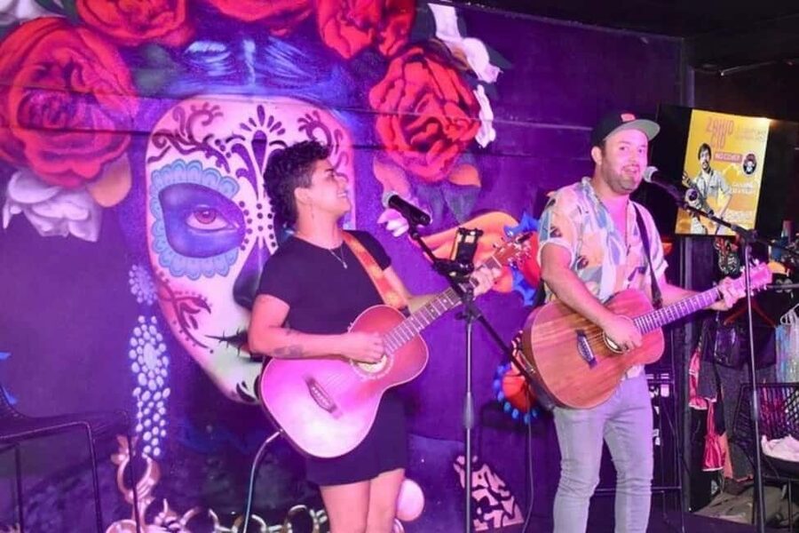 Puerto Vallarta: Cabaret Show with Cocktails & Costumes - A four-hour night inside La Catrina Cantina