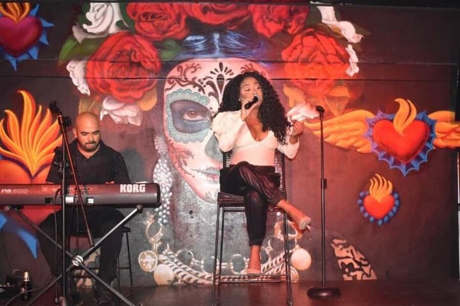 Puerto Vallarta: Cabaret Show with Cocktails & Costumes - Tajin popcorn and the cantina atmosphere
