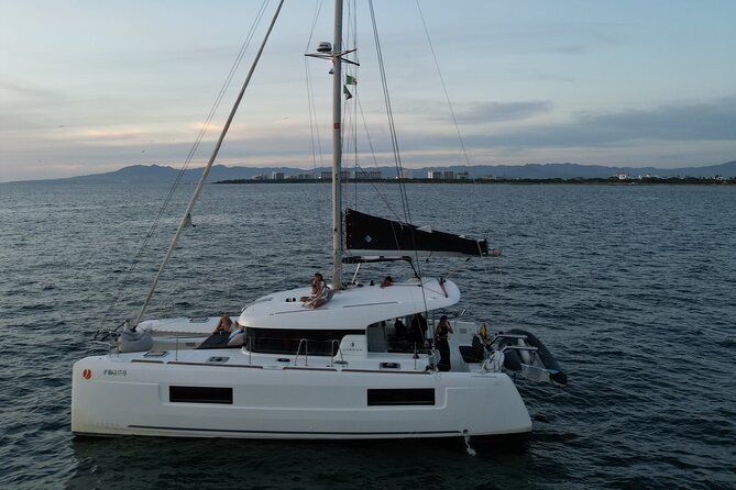 Puerto Vallarta: Coast & Fun 4h All Inclusive on 40' Lagoon - Seeing Los Arcos from the water