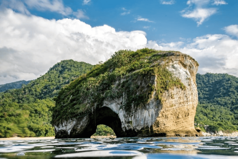 Puerto Vallarta: Los Arcos, Ánimas, and Quimixto Boat Tour - Las Ánimas, Kayaks, and the Transfer Ashore