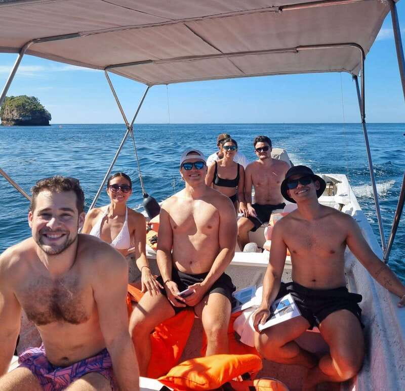 Puerto Vallarta: Los Arcos Islands Boat Tour and Snorkeling - Guides make the short itinerary work