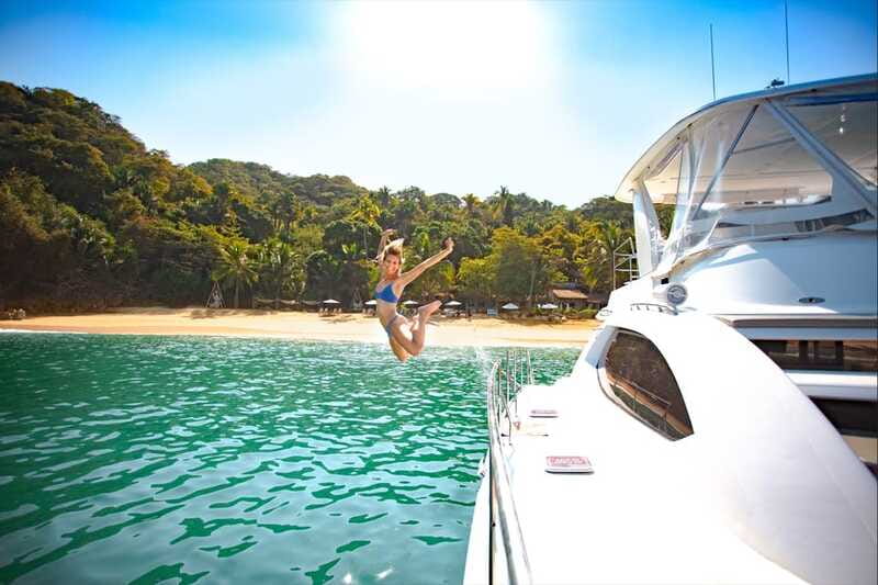 Puerto Vallarta: Luxury Yacht Tour with Lunch and Open Bar - What the $119 price really buys