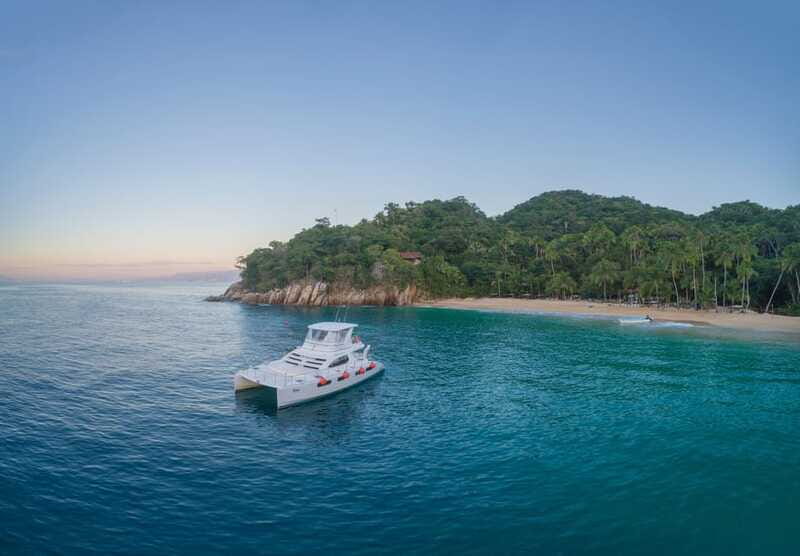 Puerto Vallarta: Luxury Yacht Tour with Lunch and Open Bar - Should you book it?