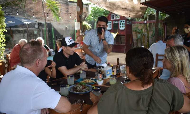 Puerto Vallarta: Versalles at Night Gastro Tour & Cocktails - Local food stories instead of a simple dinner
