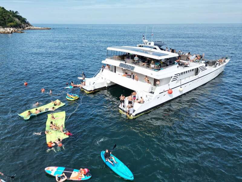 Puerto Vallarta: Yelapa Mega Yacht Cruise - The open bar and meals