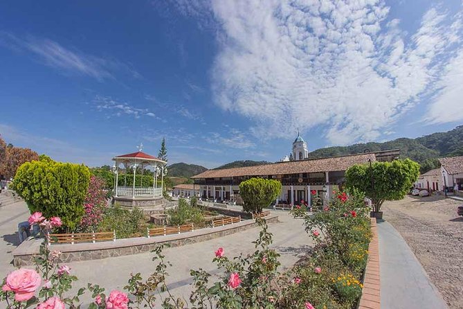 San Sebastian del Oeste - How the guides shape the day