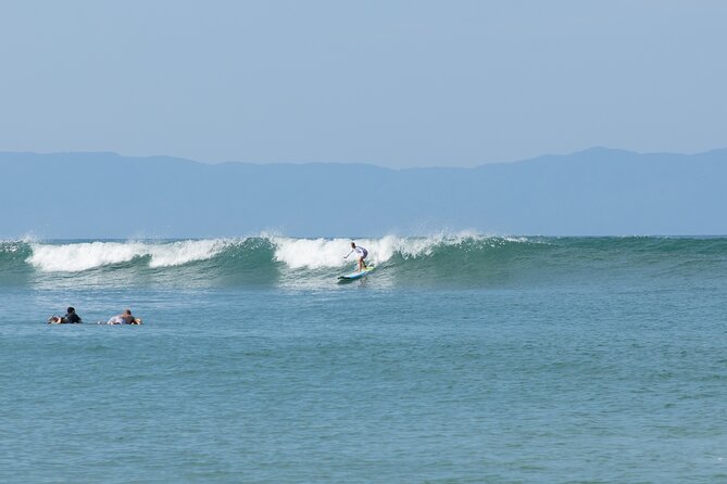 Surf Lesson - Riding to a beach chosen for beginners